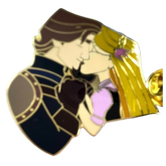 Rapunzel Tangled Lapel Pin Flynn Rider Kiss Brooch Accessories Jewelry Pin Badge - Picture 1 of 6